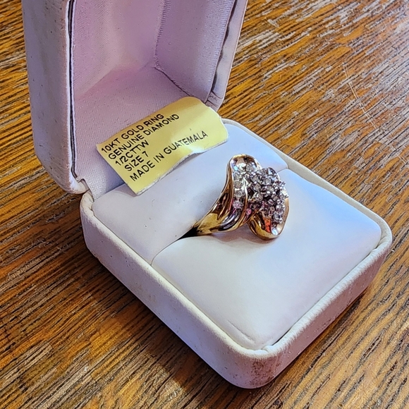 Women's 10kt Gold Ring Genuine Diamond 1/2 CTTW Size 7 - Picture 3 of 13